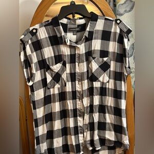 Andree By Unit Black and White Plaid Women's Button Down Shirt